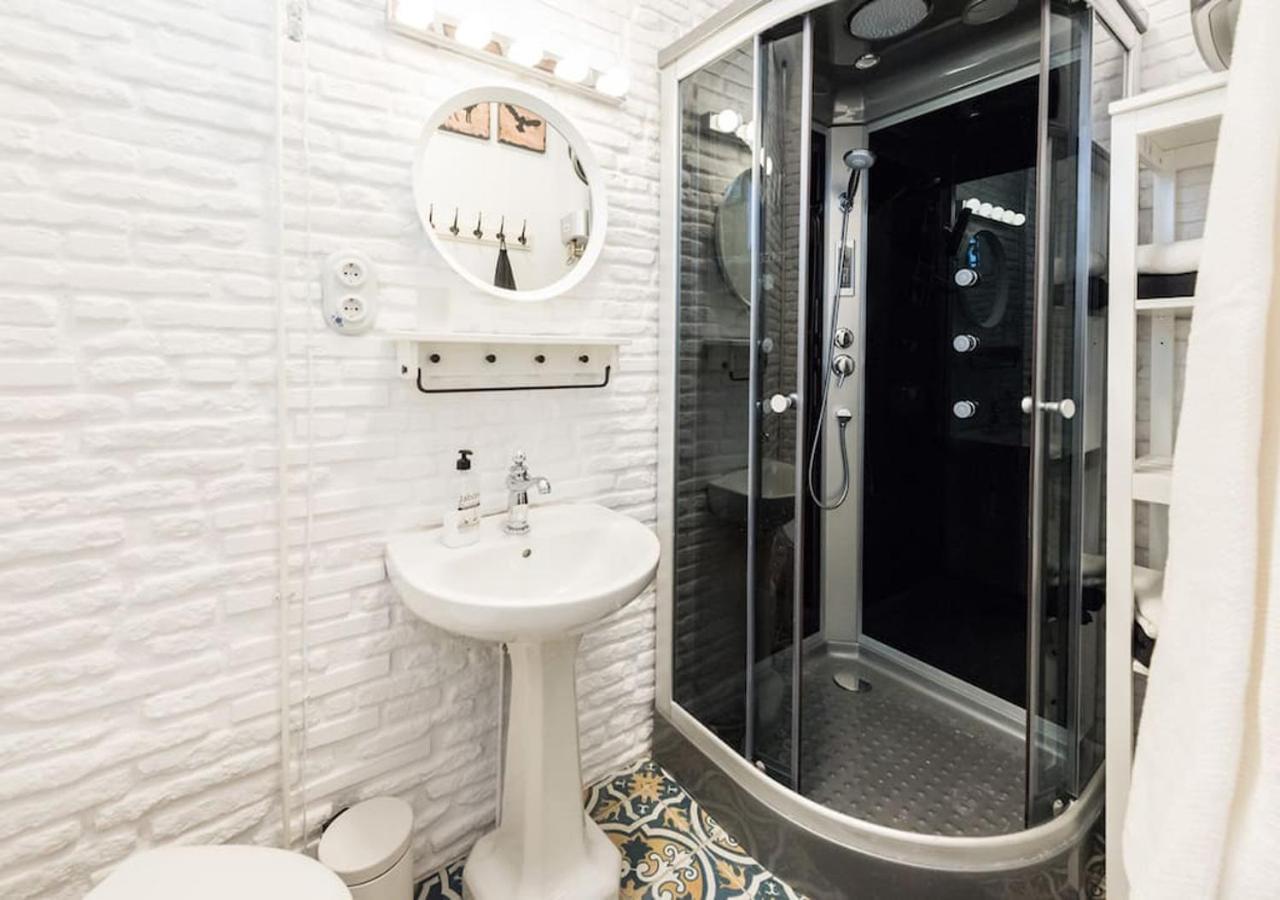 Rustic House In A Beautiful Corrala Apartment Madrid
